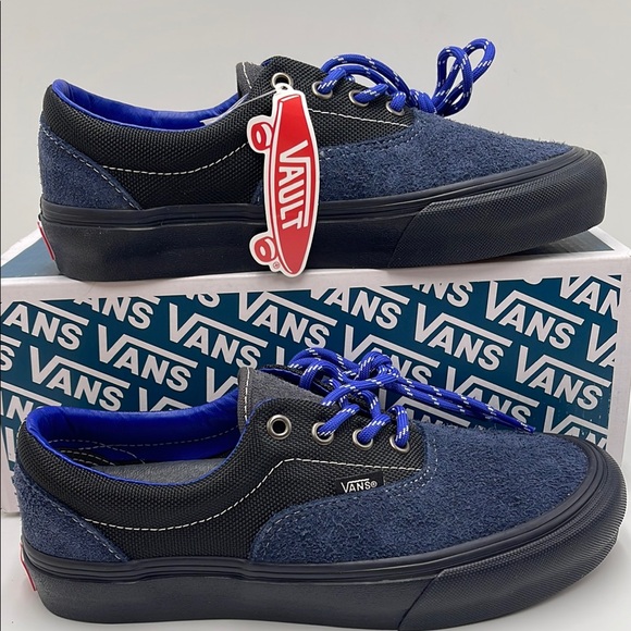 Vans Shoes - Vans Women’s Era VIt Lx
Hiker Dress Blues
VN0A4BNHLKZ
Sneakers